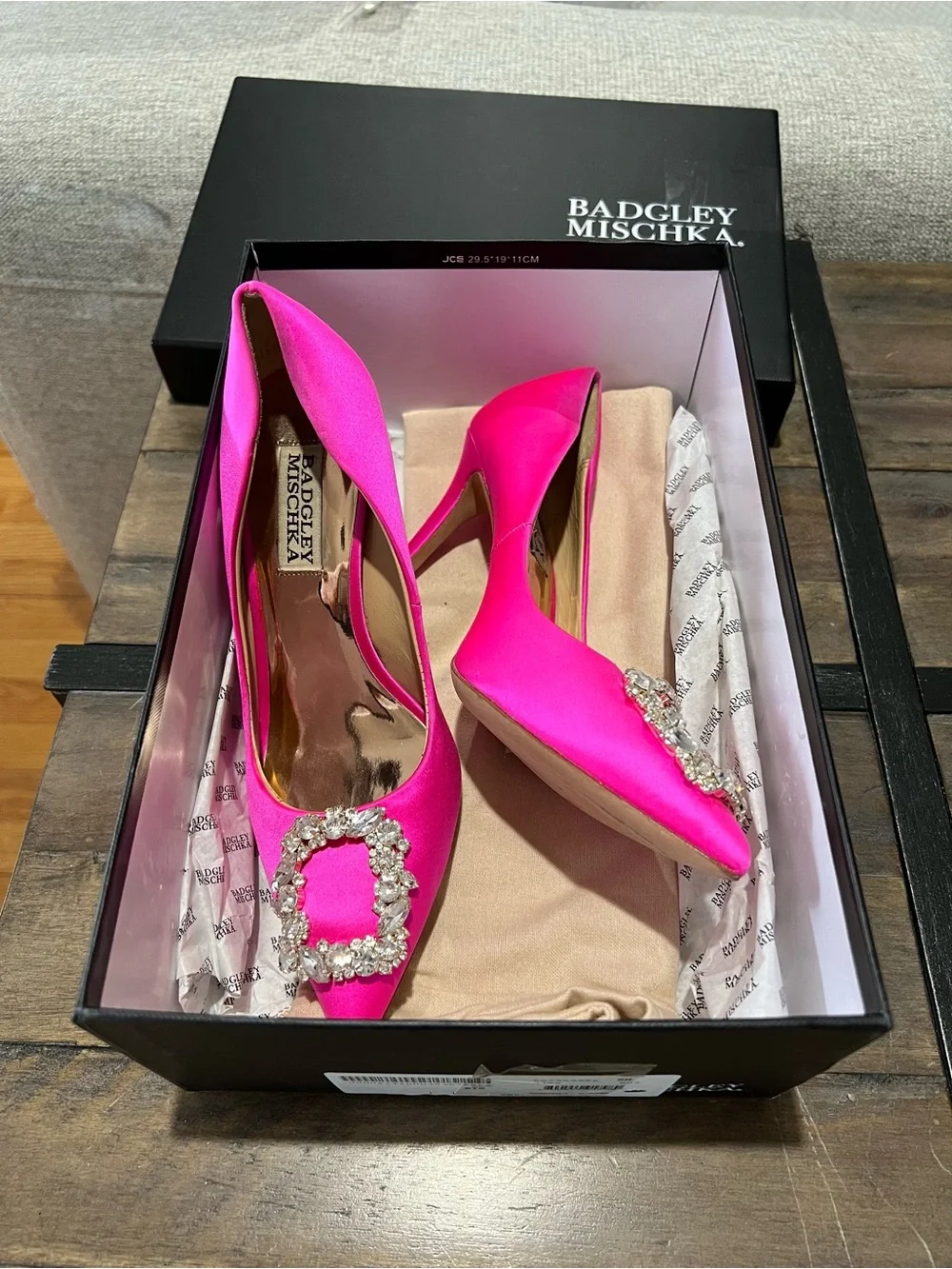 Badgley Mischka Hot Pink Satin Heels Pump Stiletto Pointed Toe Rhinestone Size 6